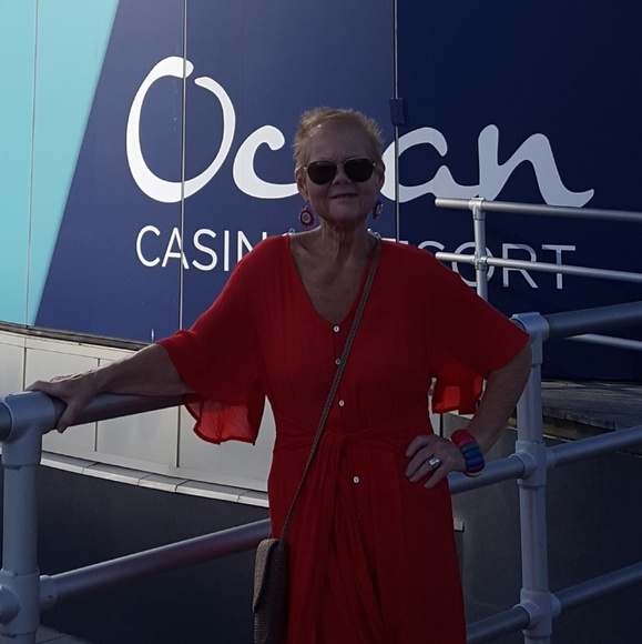 Meet your Posher, Joy @joy2poshworld62 - Picture 2 of 11